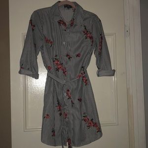 Trendy stripe button down dress 👗